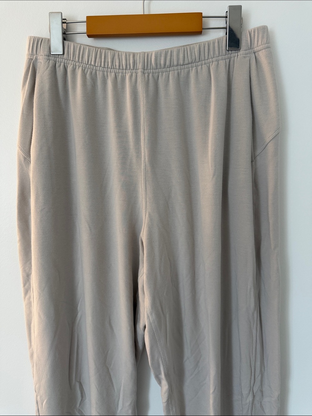 Lululemon BeCalm Mid Rise pants Medium - Picture 3 of 7